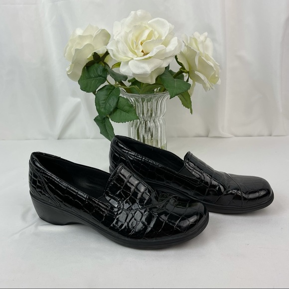 Clarks Bendable Patent Moc Croc Loafers - Picture 5 of 10